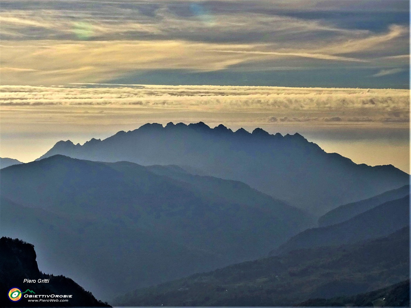 86 E ci godiamo al meglio il panorama del Resegone .JPG -                                